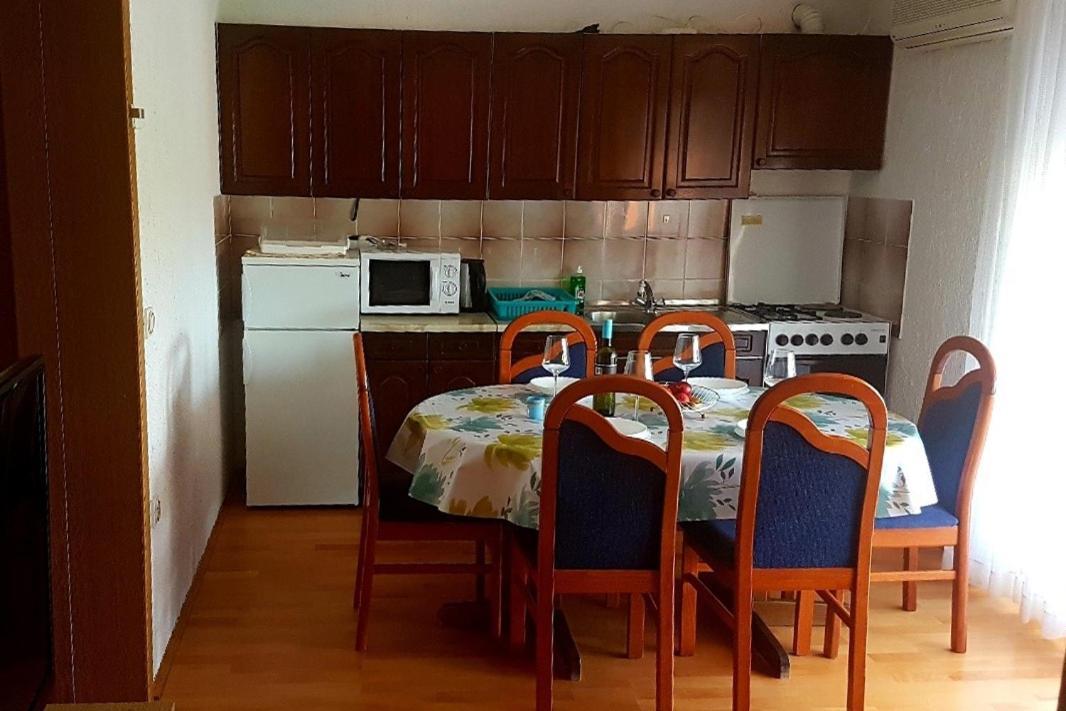 Apartments For Families With Children Lopar, Rab - 10402 Eksteriør billede